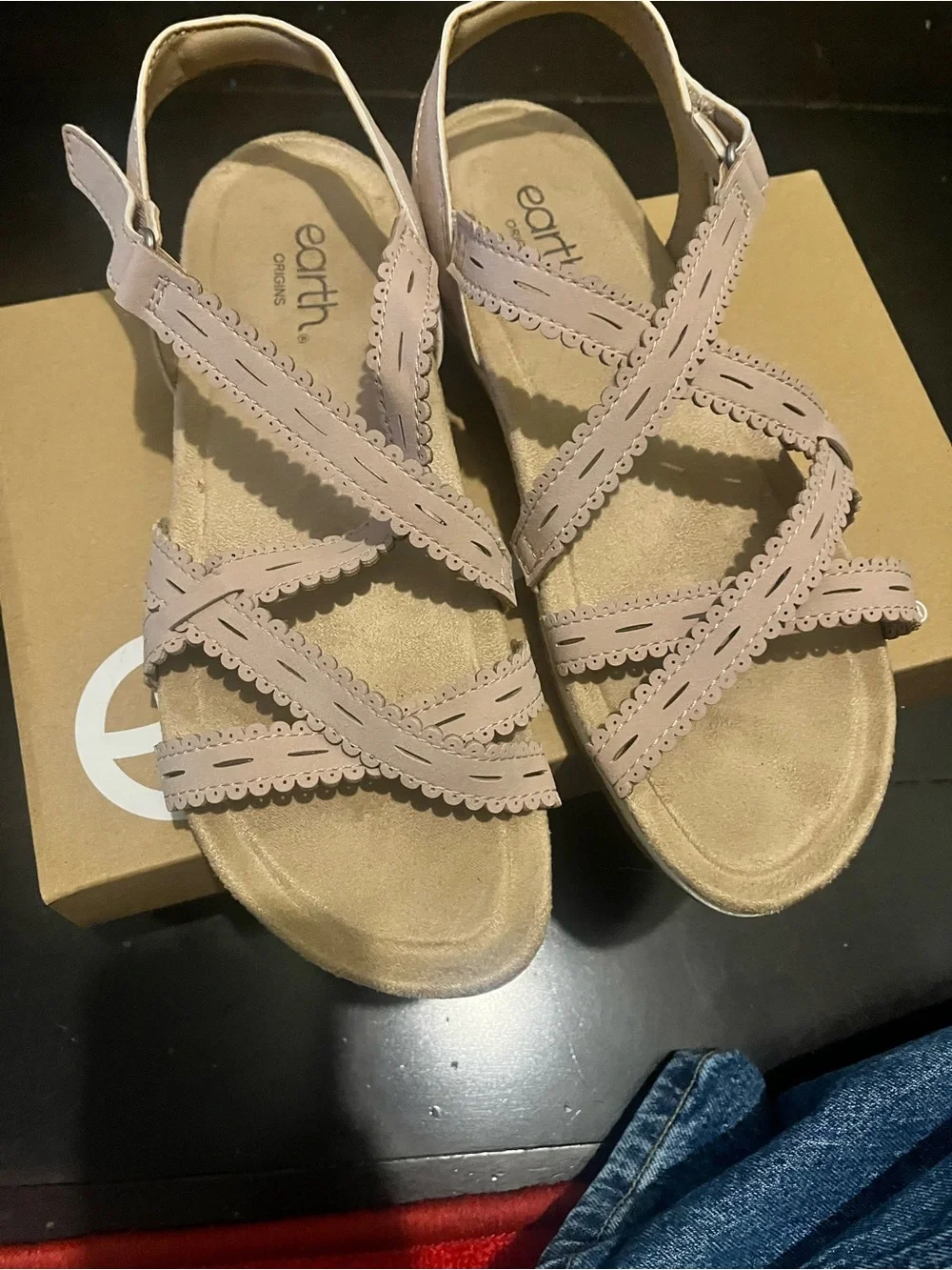 Earth Women's Blush Scalloped Strap Sandals